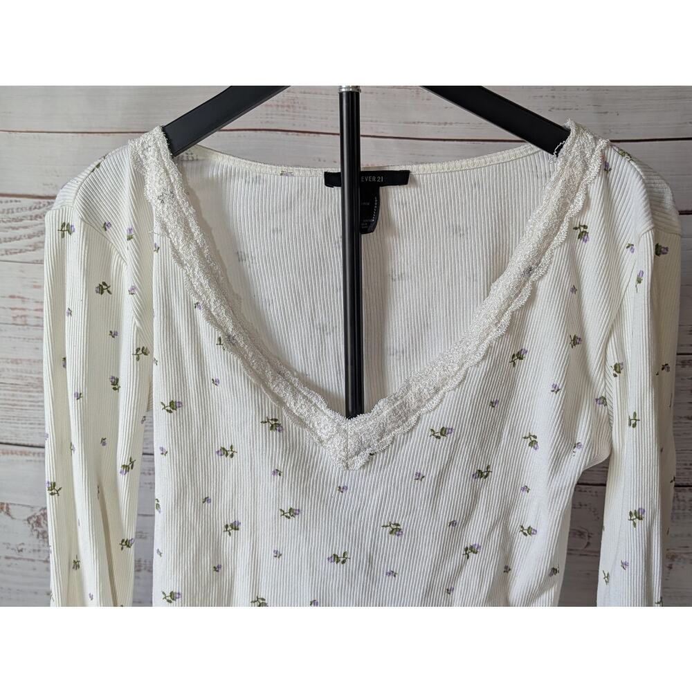 Forever 21 Ditsy Floral Crop Top White Lace Trim V-Neck Ribbed Y2K Cottagecore L - Picture 4 of 13